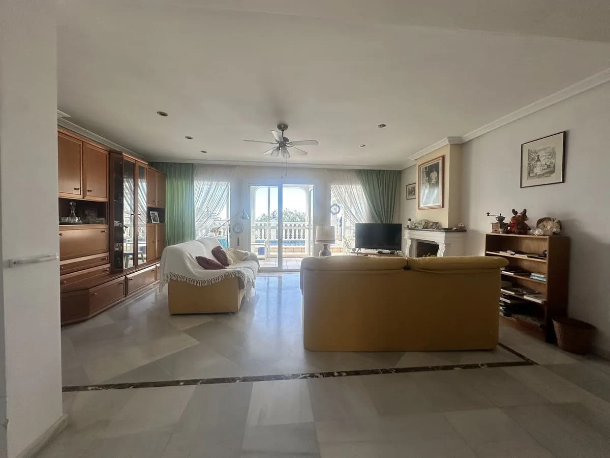 3 Bedroom Detached Villa for Sale in Calahonda, Málaga - Image 2