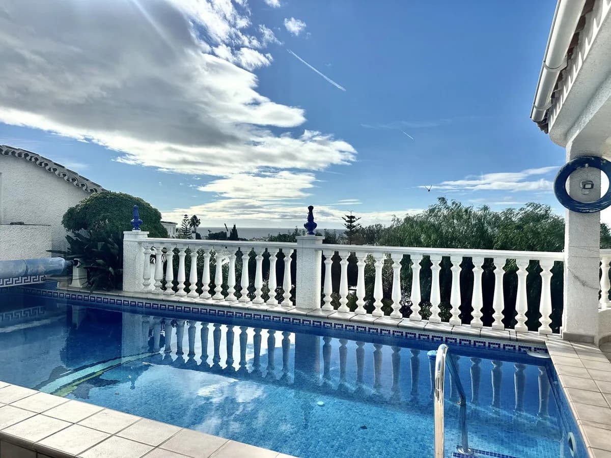3 Bedroom Detached Villa for Sale in Calahonda, Málaga - Image 6