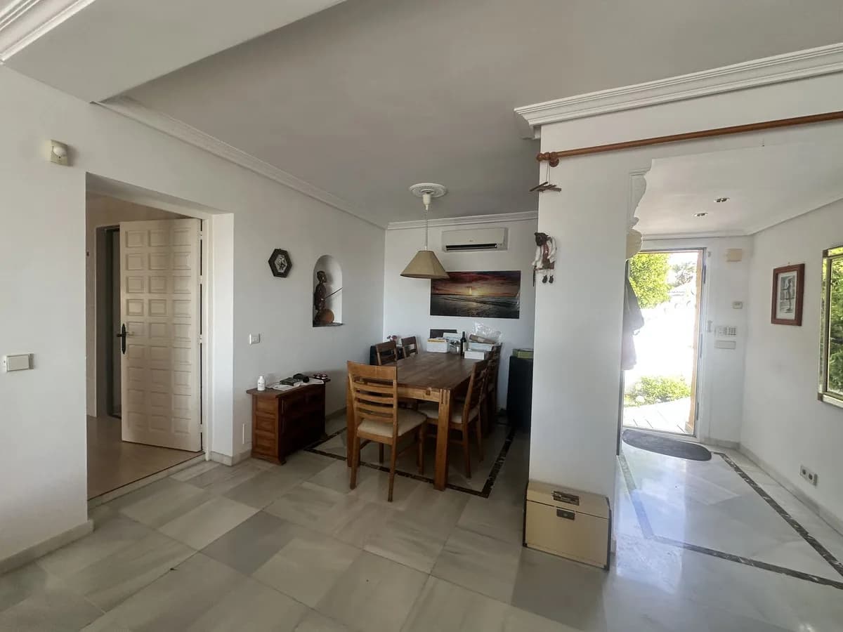 3 Bedroom Detached Villa for Sale in Calahonda, Málaga - Image 9