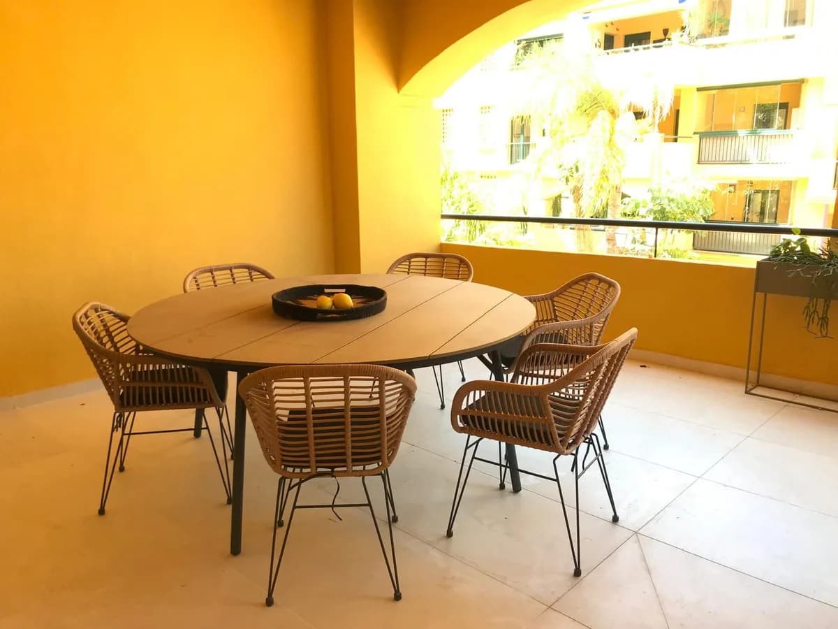 4 Bedroom Middle Floor Apartment for Sale in San Pedro de Alcántara, Málaga - Image 3