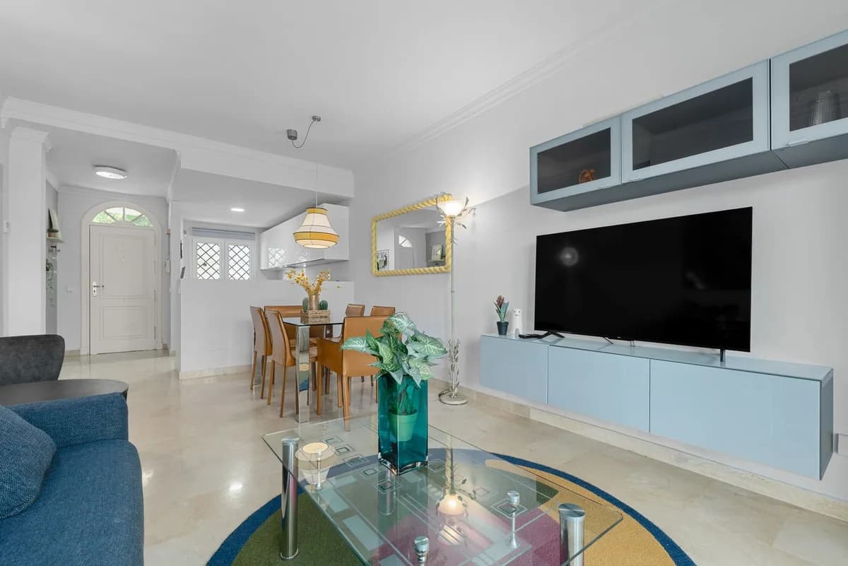 2 Bedroom Ground Floor Apartment for Sale in Nueva Andalucía, Málaga - Image 2