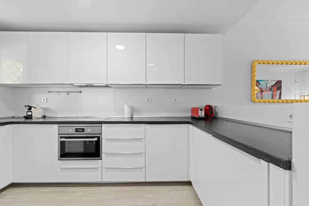 2 Bedroom Ground Floor Apartment for Sale in Nueva Andalucía, Málaga - Image 3
