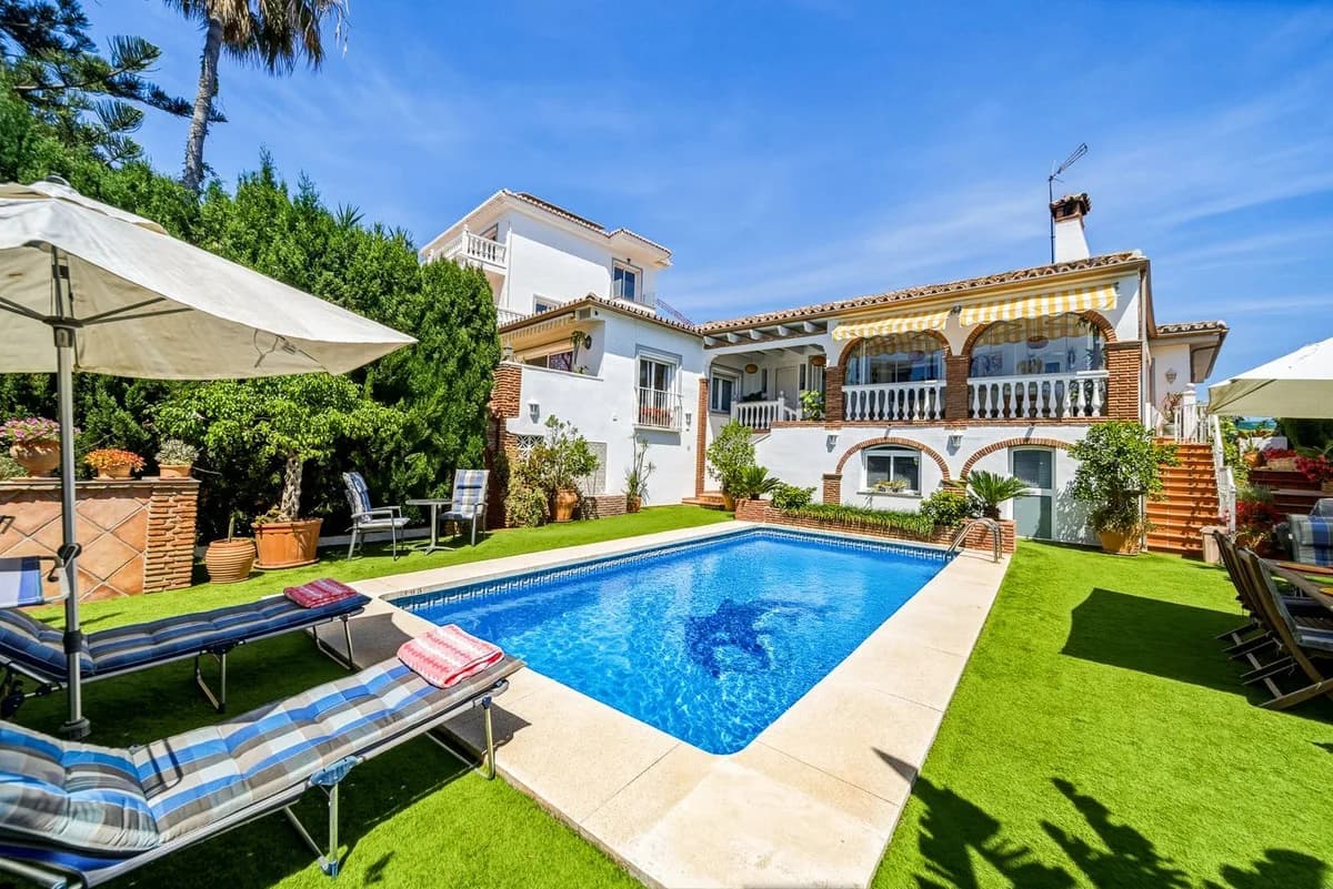 5 Bedroom Detached Villa for Sale in El Chaparral, Málaga