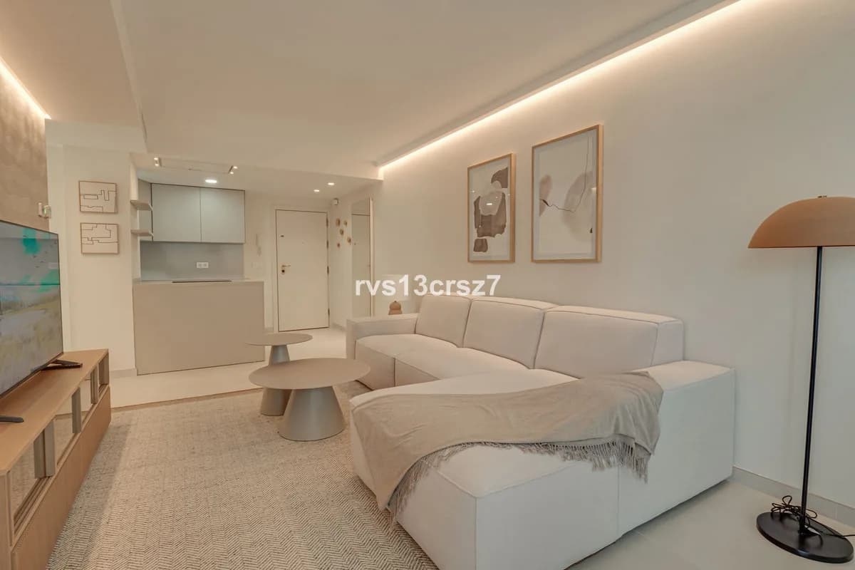2 Bedroom Middle Floor Apartment for Sale in Marbella, Málaga