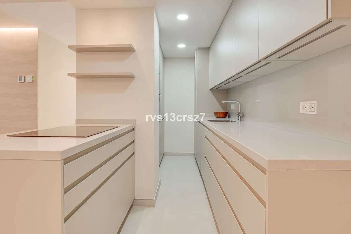 2 Bedroom Middle Floor Apartment for Sale in Marbella, Málaga - Image 8