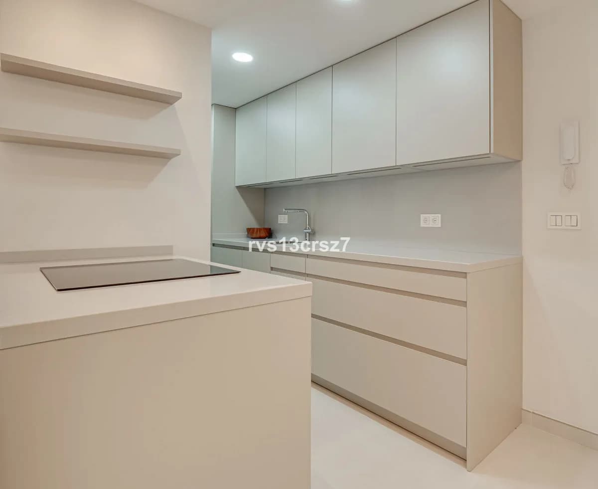 2 Bedroom Middle Floor Apartment for Sale in Marbella, Málaga - Image 9