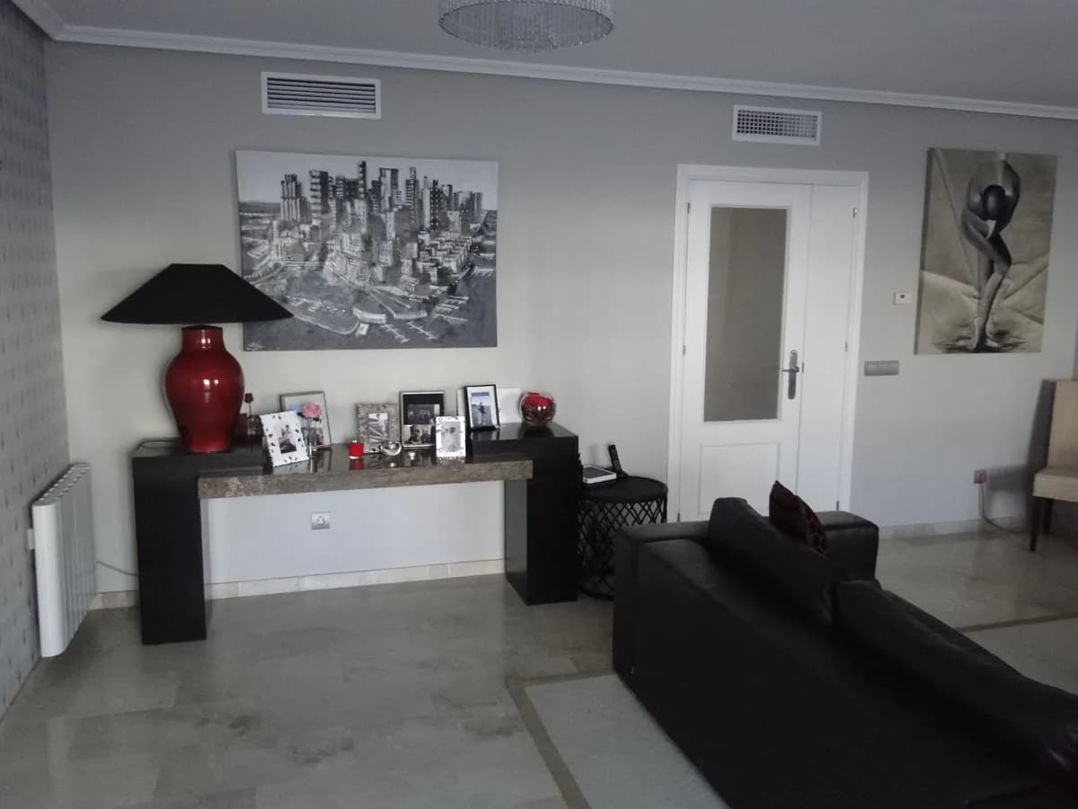 5 Bedroom Townhouse for Sale in Bel Air, Málaga - Image 2