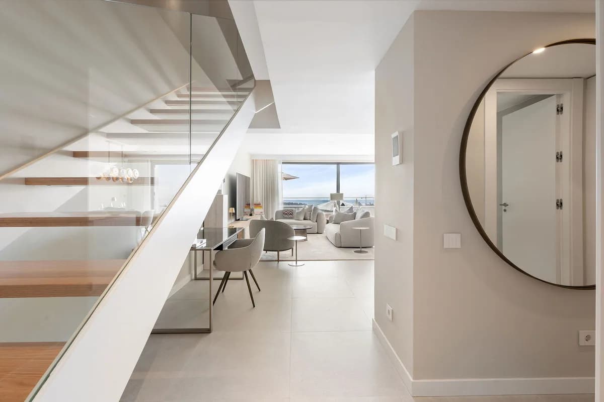 2 Bedroom Middle Floor Apartment for Sale in Estepona, Málaga