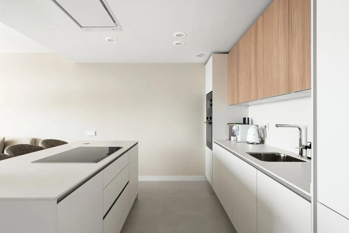 2 Bedroom Middle Floor Apartment for Sale in Estepona, Málaga - Image 6