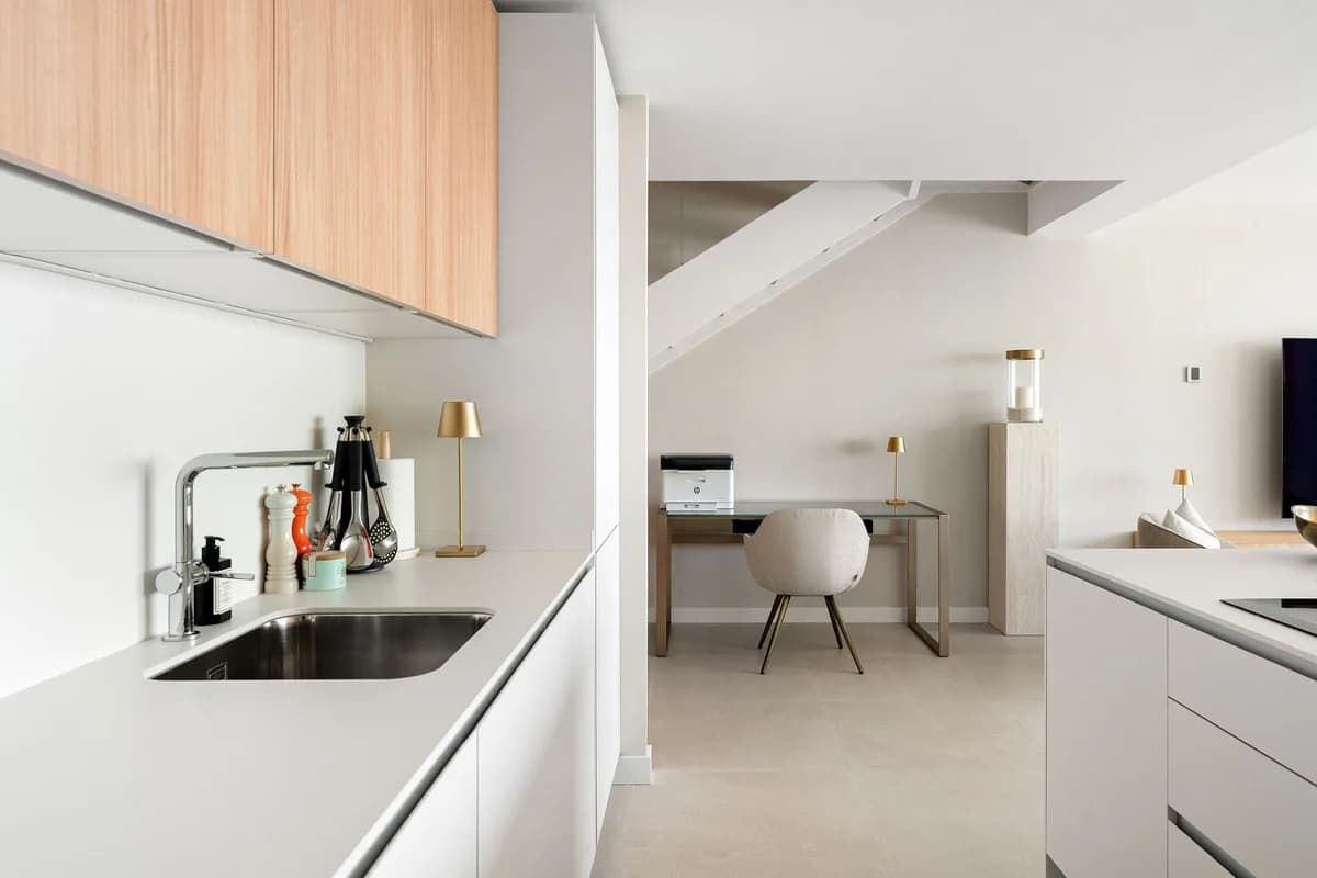 2 Bedroom Middle Floor Apartment for Sale in Estepona, Málaga - Image 7