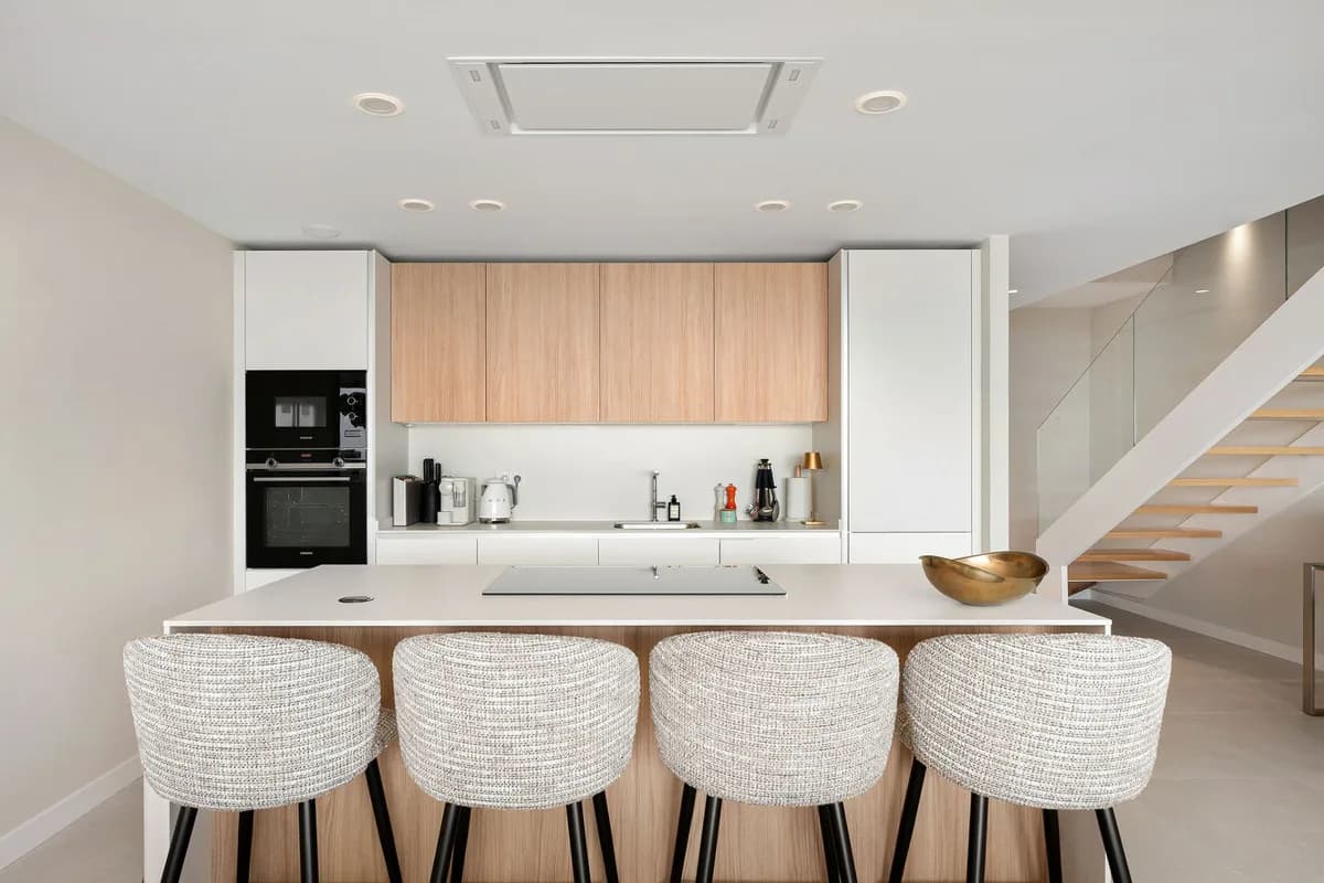 2 Bedroom Middle Floor Apartment for Sale in Estepona, Málaga - Image 8