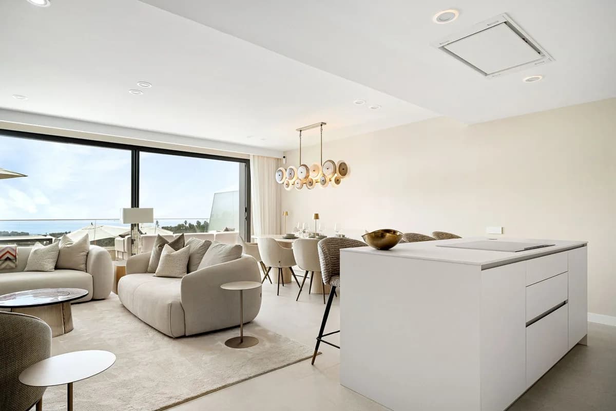 2 Bedroom Middle Floor Apartment for Sale in Estepona, Málaga - Image 9