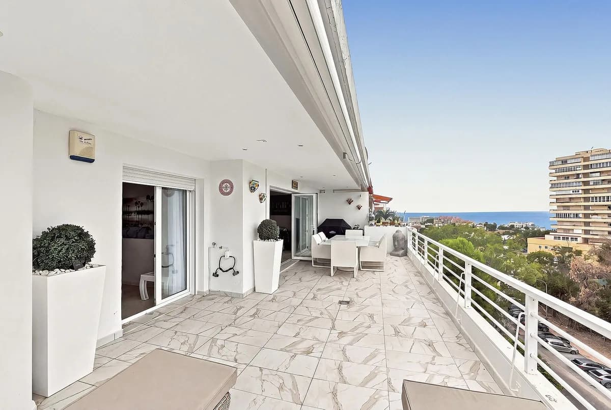 3 Bedroom Top Floor Apartment for Sale in Benalmadena Costa, Málaga