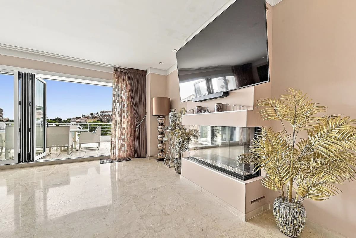 3 Bedroom Top Floor Apartment for Sale in Benalmadena Costa, Málaga - Image 7