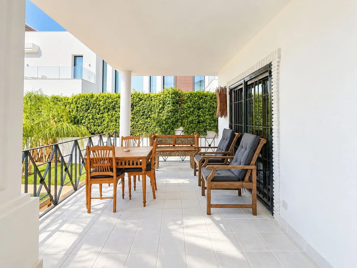 4 Bedroom Detached Villa for Sale in Guadalmina Baja, Málaga - Image 2