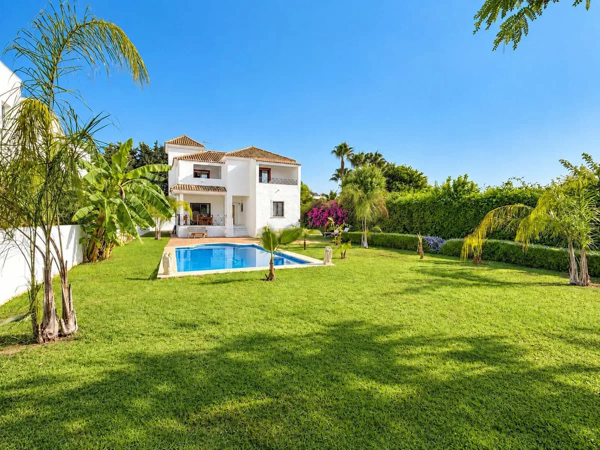 4 Bedroom Detached Villa for Sale in Guadalmina Baja, Málaga - Image 5