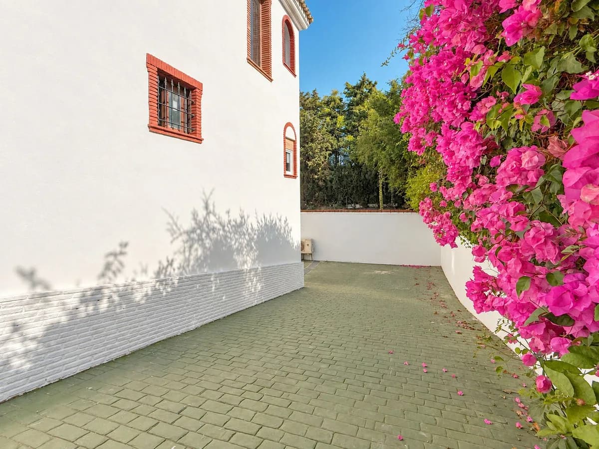 4 Bedroom Detached Villa for Sale in Guadalmina Baja, Málaga - Image 6