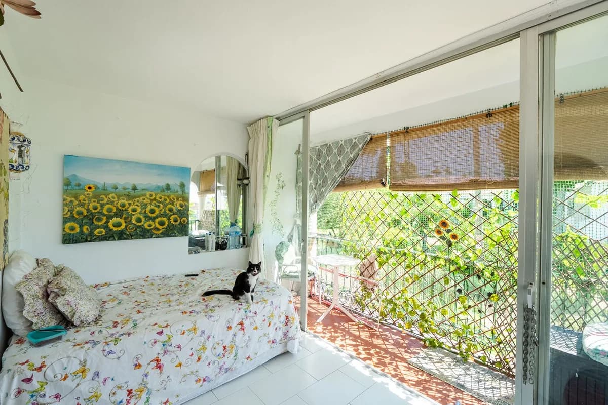 1 Bedroom Top Floor Apartment for Sale in El Paraiso, Málaga - Image 5