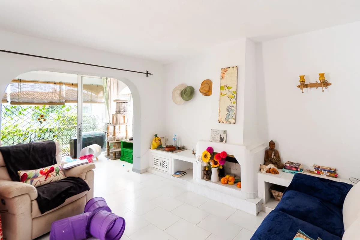 1 Bedroom Top Floor Apartment for Sale in El Paraiso, Málaga - Image 8