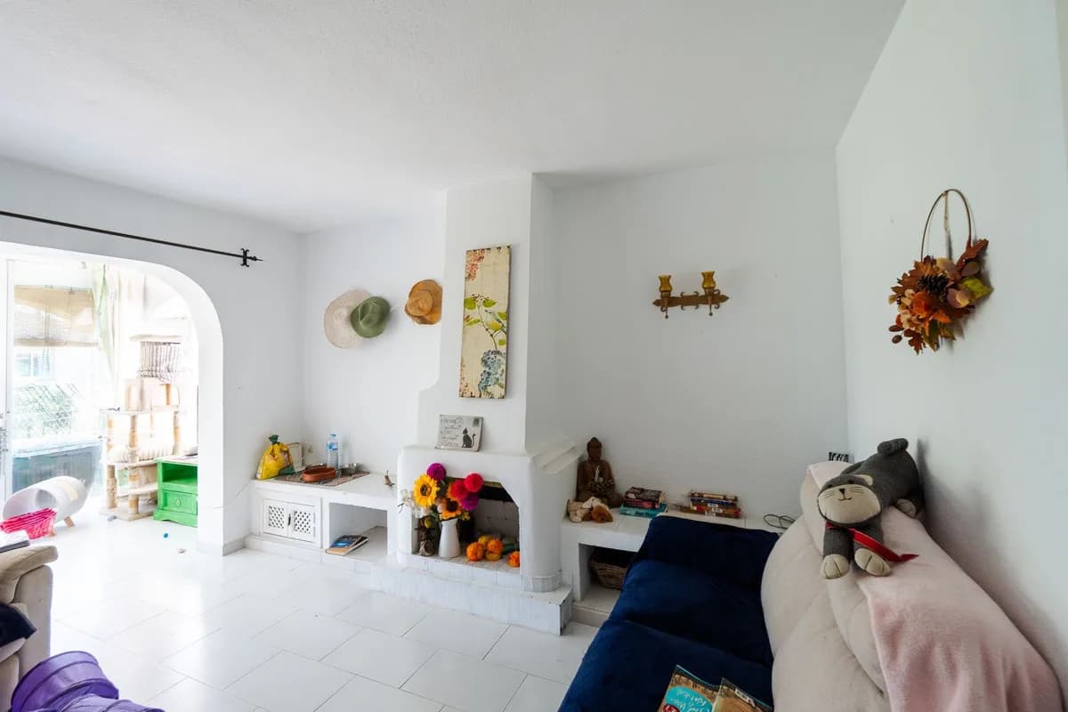 1 Bedroom Top Floor Apartment for Sale in El Paraiso, Málaga - Image 9