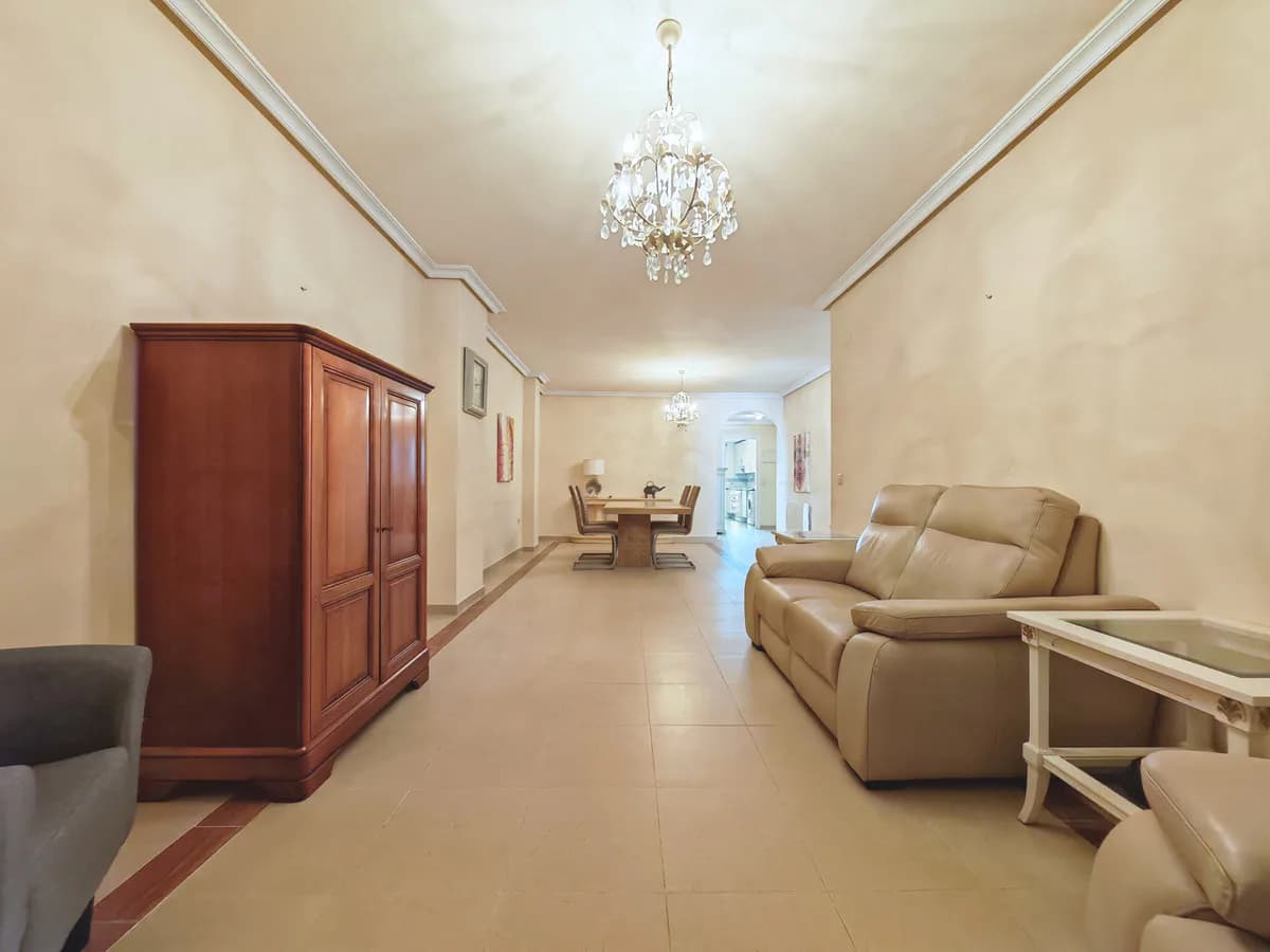 2 Bedroom Middle Floor Apartment for Sale in Nueva Andalucía, Málaga - Image 3