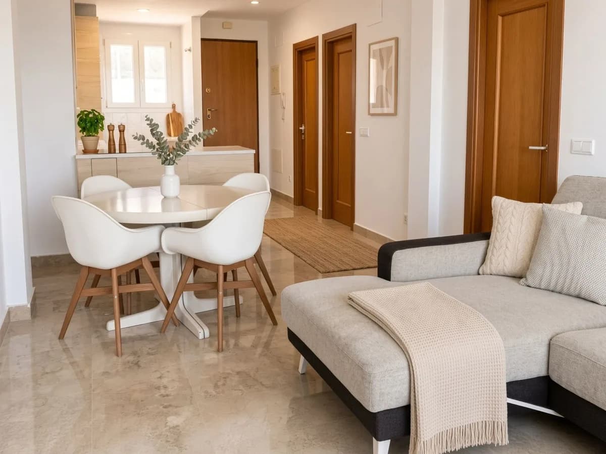 2 Bedroom Middle Floor Apartment for Sale in La Duquesa, Málaga - Image 6