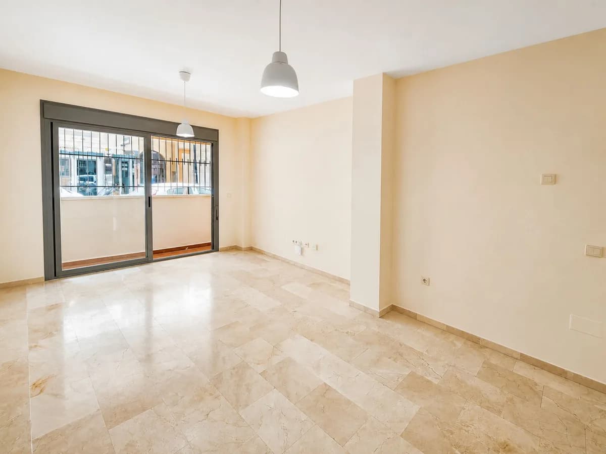 2 Bedroom Ground Floor Apartment for Sale in San Pedro de Alcántara, Málaga - Image 4