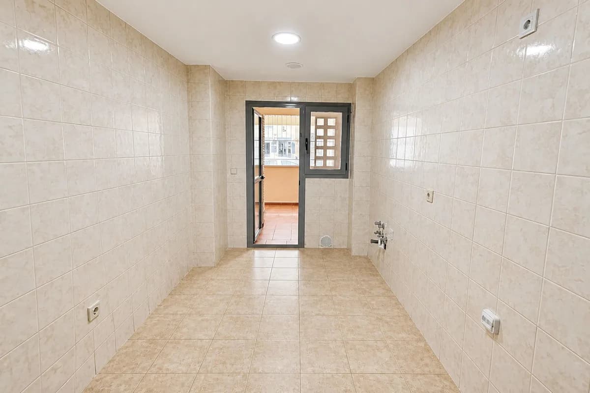 2 Bedroom Ground Floor Apartment for Sale in San Pedro de Alcántara, Málaga - Image 6