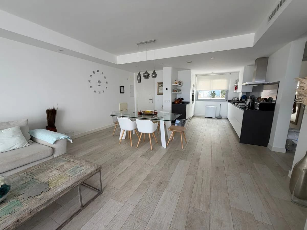 2 Bedroom Middle Floor Apartment for Sale in Casares, Málaga - Image 6