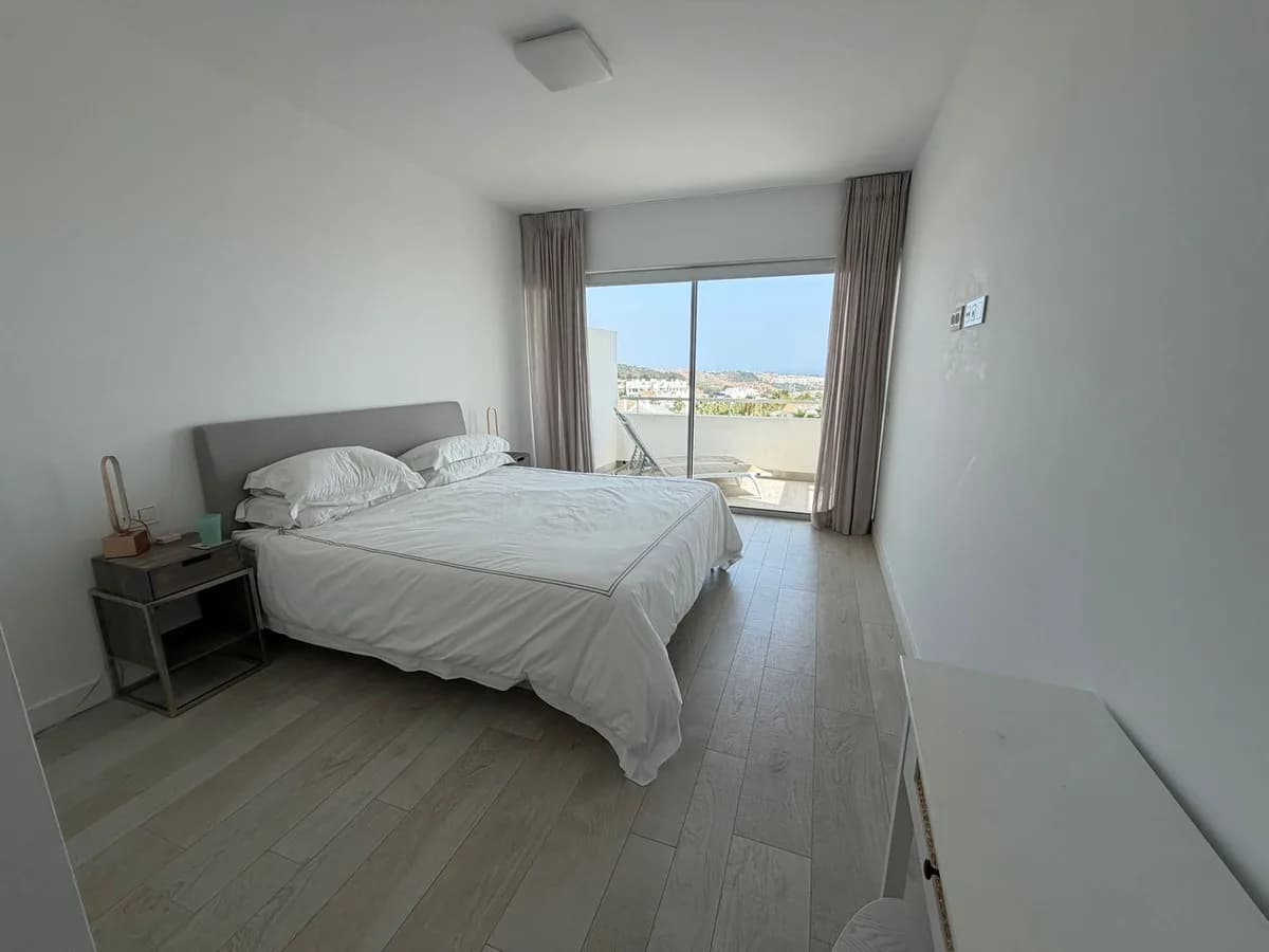 2 Bedroom Middle Floor Apartment for Sale in Casares, Málaga - Image 9