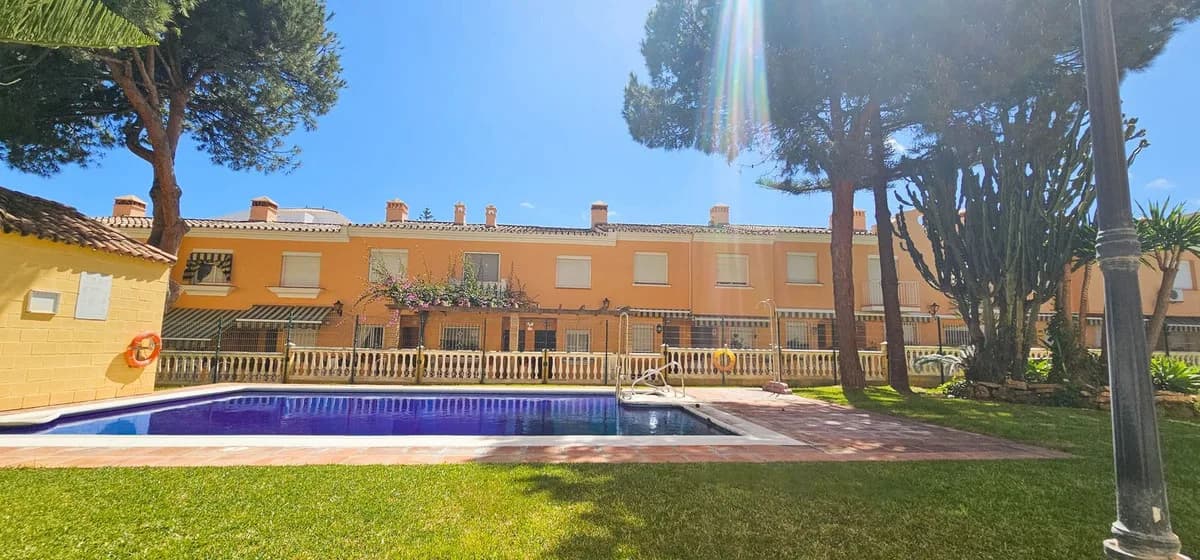 3 Bedroom Semi-Detached House for Sale in San Luis de Sabinillas, Málaga