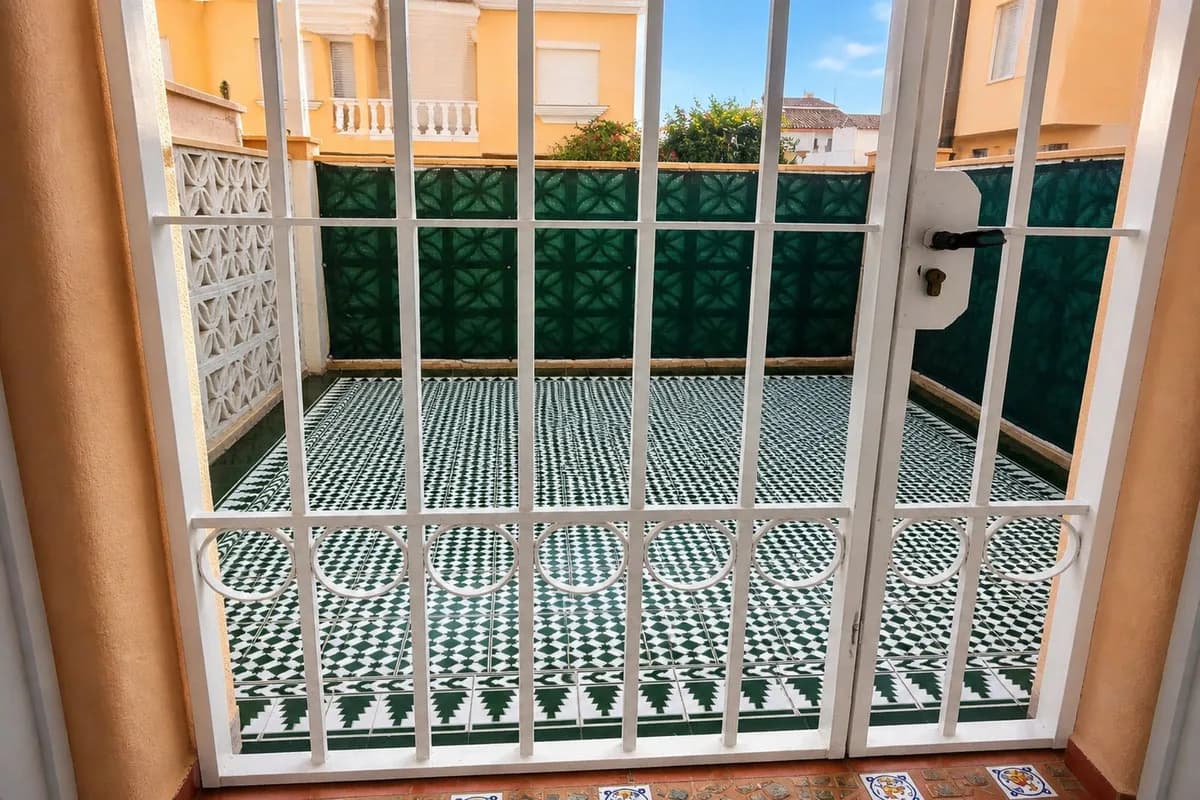 3 Bedroom Semi-Detached House for Sale in San Luis de Sabinillas, Málaga - Image 4