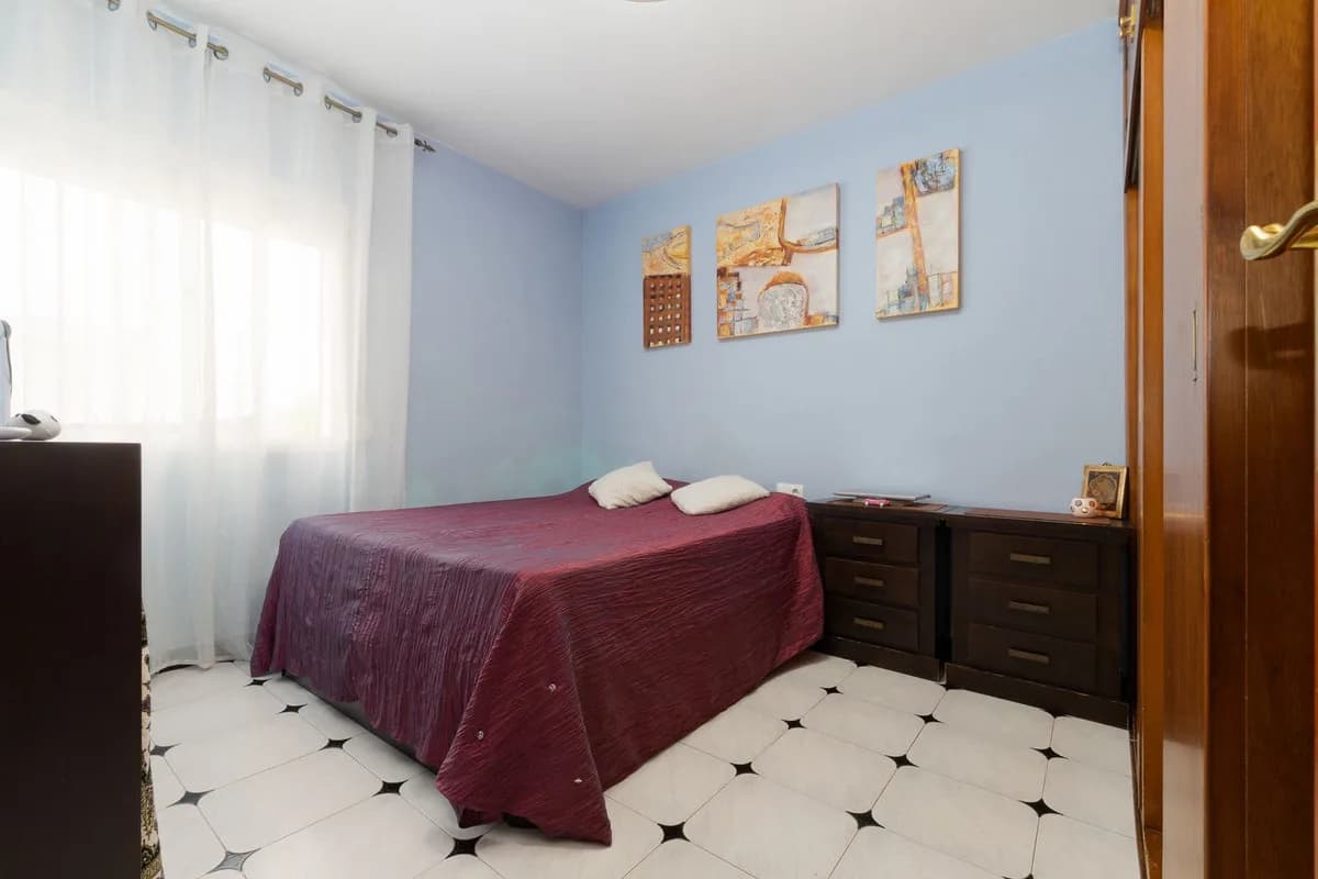 2 Bedroom Middle Floor Apartment for Sale in Fuengirola, Málaga