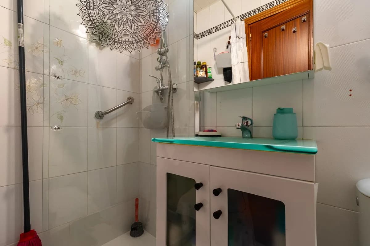 2 Bedroom Middle Floor Apartment for Sale in Fuengirola, Málaga - Image 4
