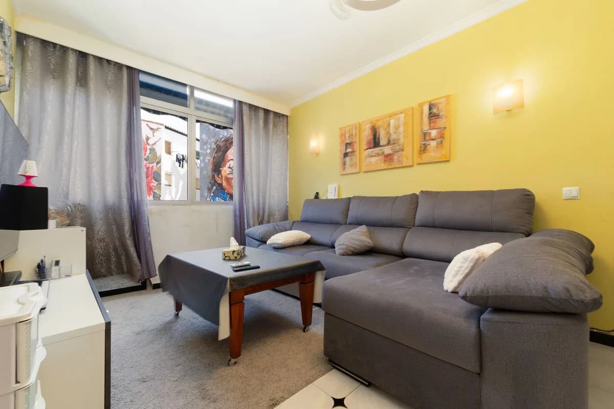 2 Bedroom Middle Floor Apartment for Sale in Fuengirola, Málaga - Image 7