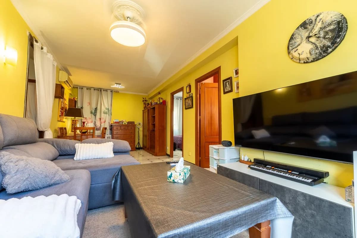 2 Bedroom Middle Floor Apartment for Sale in Fuengirola, Málaga - Image 8