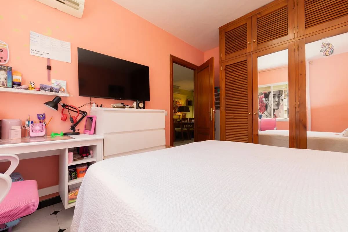 2 Bedroom Middle Floor Apartment for Sale in Fuengirola, Málaga - Image 9