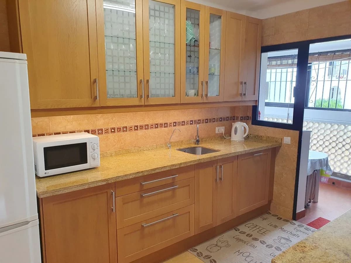 2 Bedroom Top Floor Apartment for Sale in El Paraiso, Málaga - Image 6
