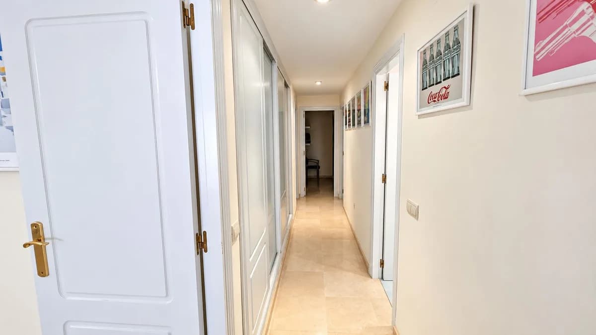 3 Bedroom Middle Floor Apartment for Sale in Estepona, Málaga - Image 7