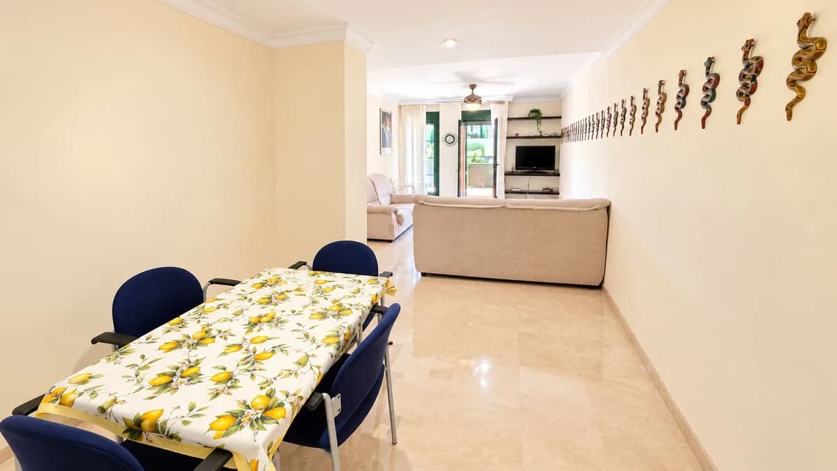 3 Bedroom Middle Floor Apartment for Sale in Estepona, Málaga - Image 8