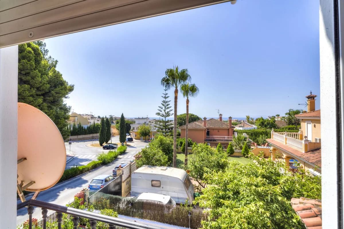 5 Bedroom Detached Villa for Sale in Marbella, Málaga - Image 5