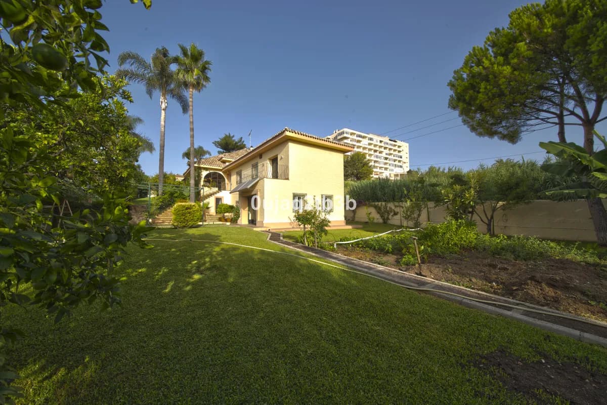 5 Bedroom Detached Villa for Sale in New Golden Mile, Málaga - Image 7