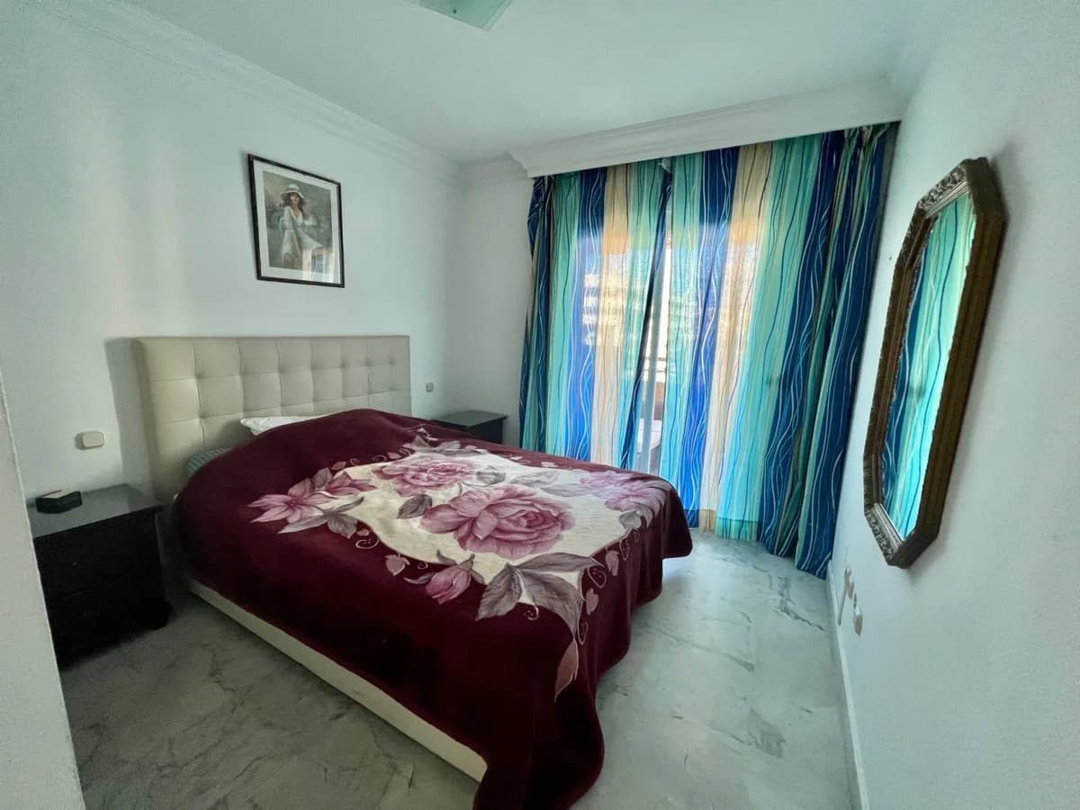 2 Bedroom Middle Floor Apartment for Sale in Puerto Banús, Málaga - Image 6