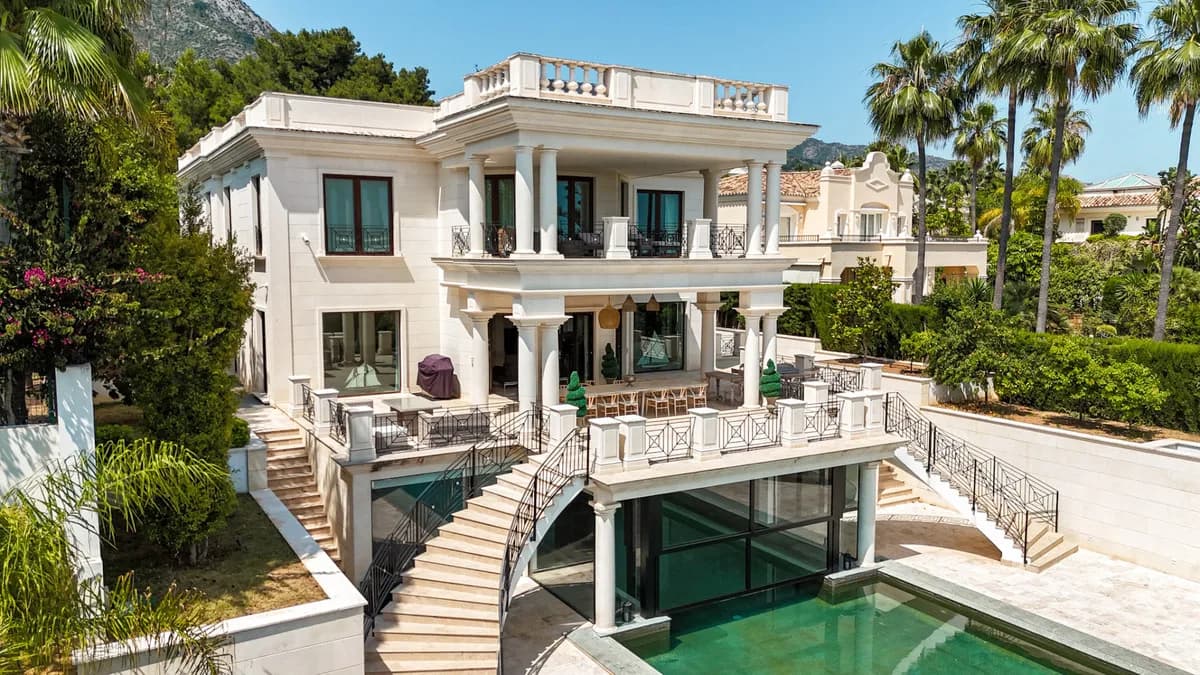 8 Bedroom Detached Villa for Sale in Sierra Blanca, Málaga - Image 7