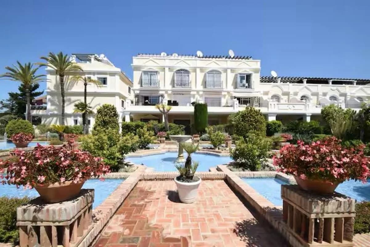 2 Bedroom Ground Floor Apartment for Sale in Aloha, Málaga