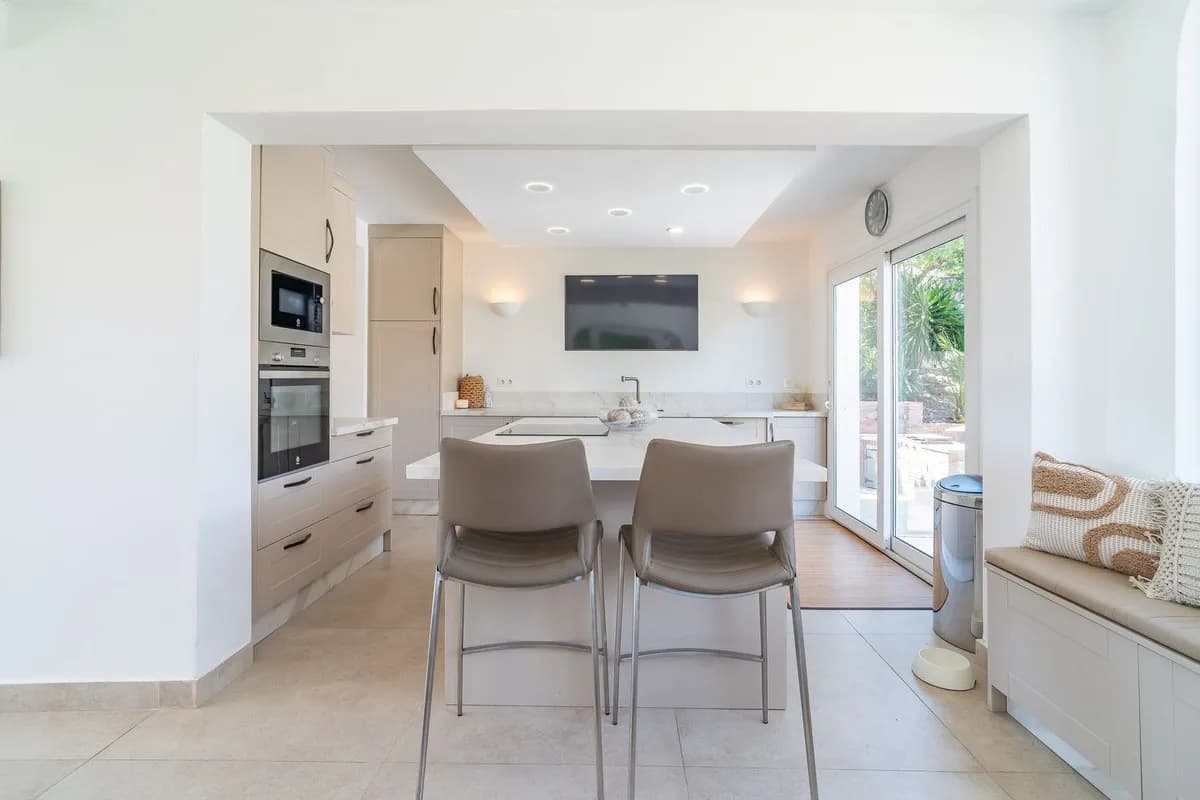 3 Bedroom Detached Villa for Sale in Torreblanca, Málaga - Image 5