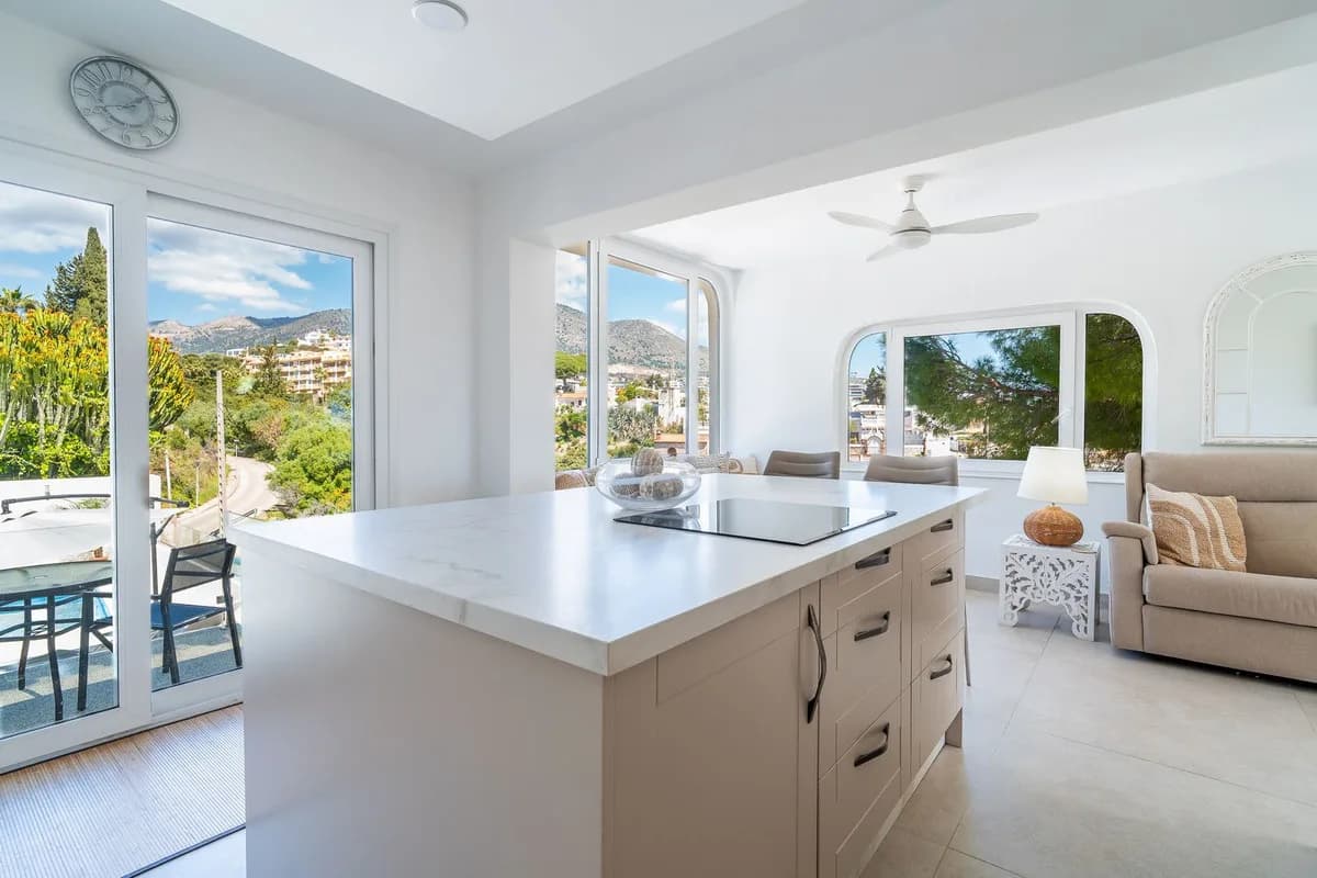 3 Bedroom Detached Villa for Sale in Torreblanca, Málaga - Image 7