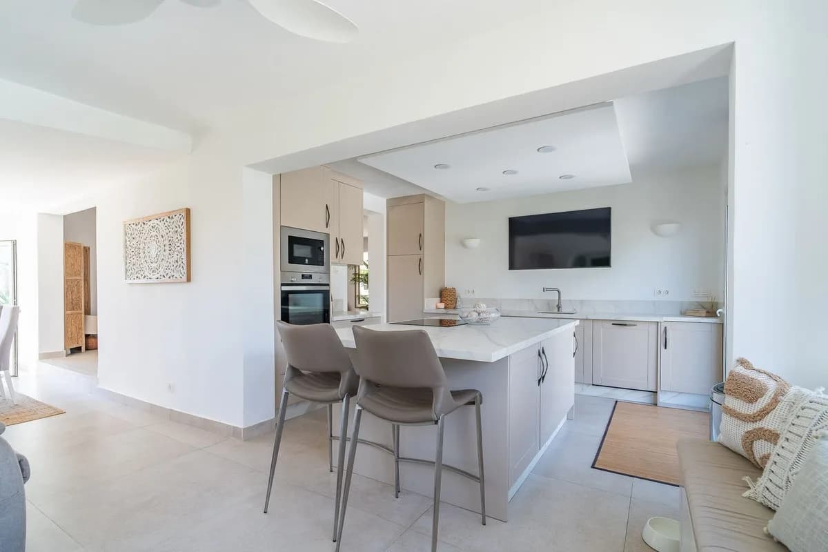 3 Bedroom Detached Villa for Sale in Torreblanca, Málaga - Image 8