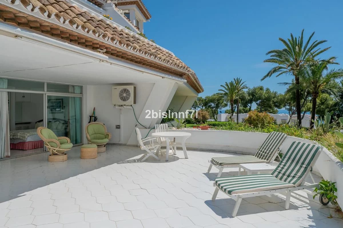2 Bedroom Middle Floor Apartment for Sale in Miraflores, Málaga - Image 2