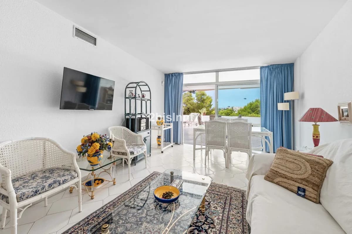 2 Bedroom Middle Floor Apartment for Sale in Miraflores, Málaga - Image 3